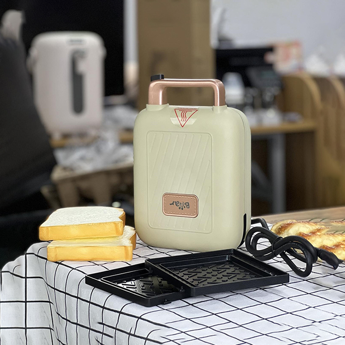 Máy nướng bánh mì 2 khay đa năng Bear DBC- C06M1