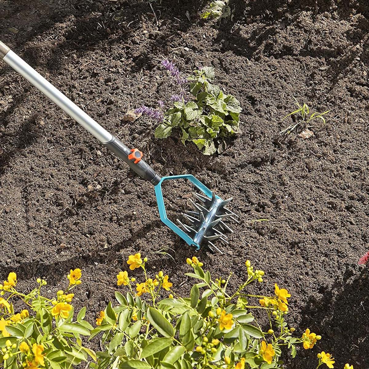 Đầu xới và làm tơi đất Gardena 03195-20