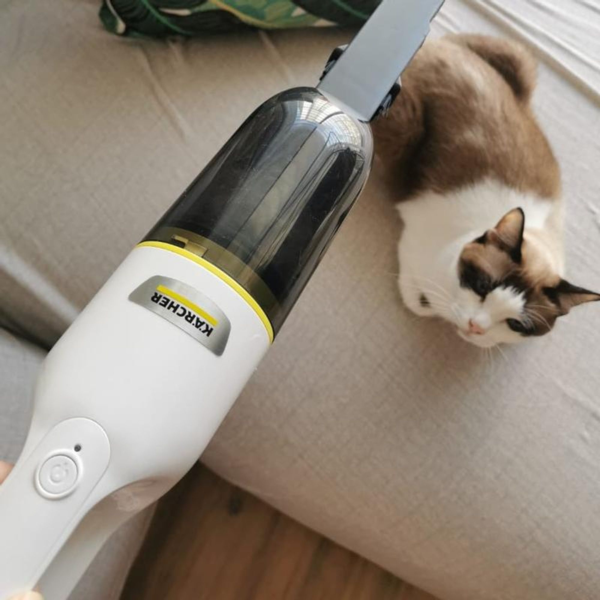 Máy hút bụi mini cầm tay Karcher VHC 2 - 1 198-4000 0
