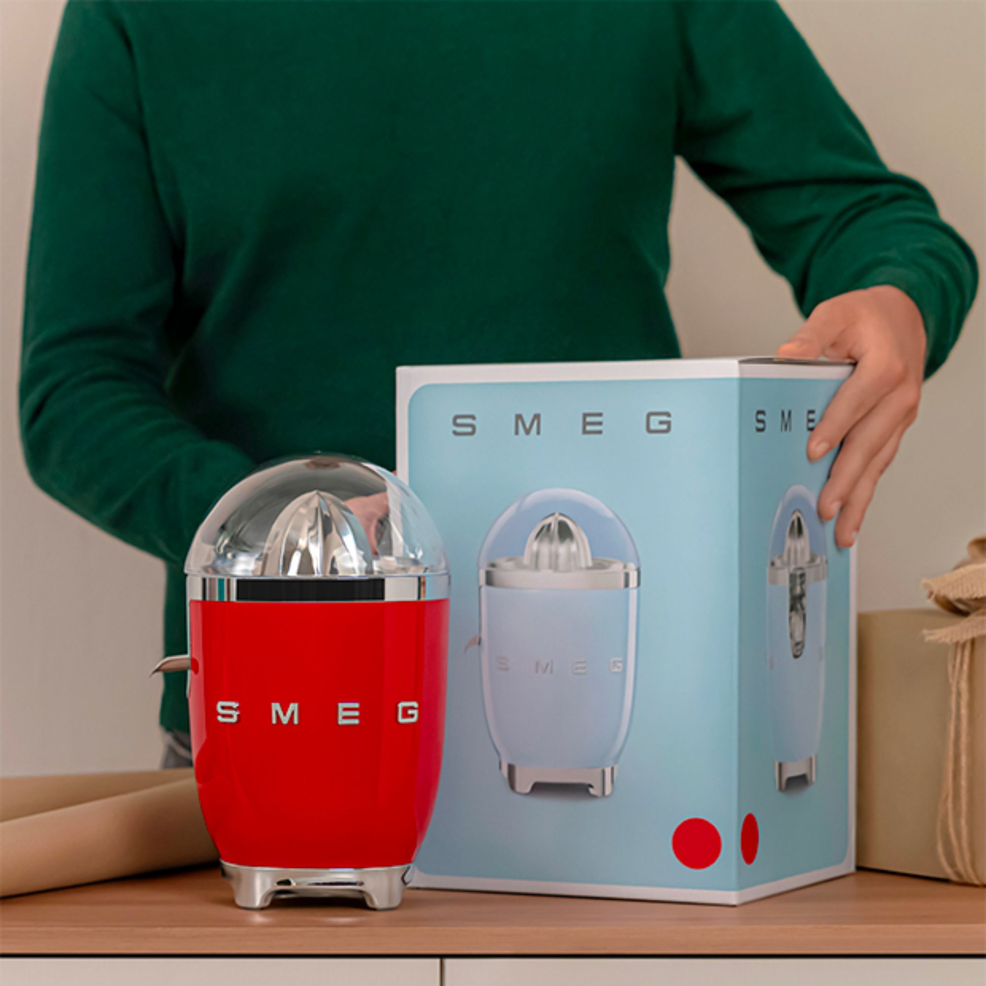Máy Vắt Cam SMEG CJF11RDEU Đỏ Retro - Trải Nghiệm Tiện Ích Đẳng Cấp Châu Âu